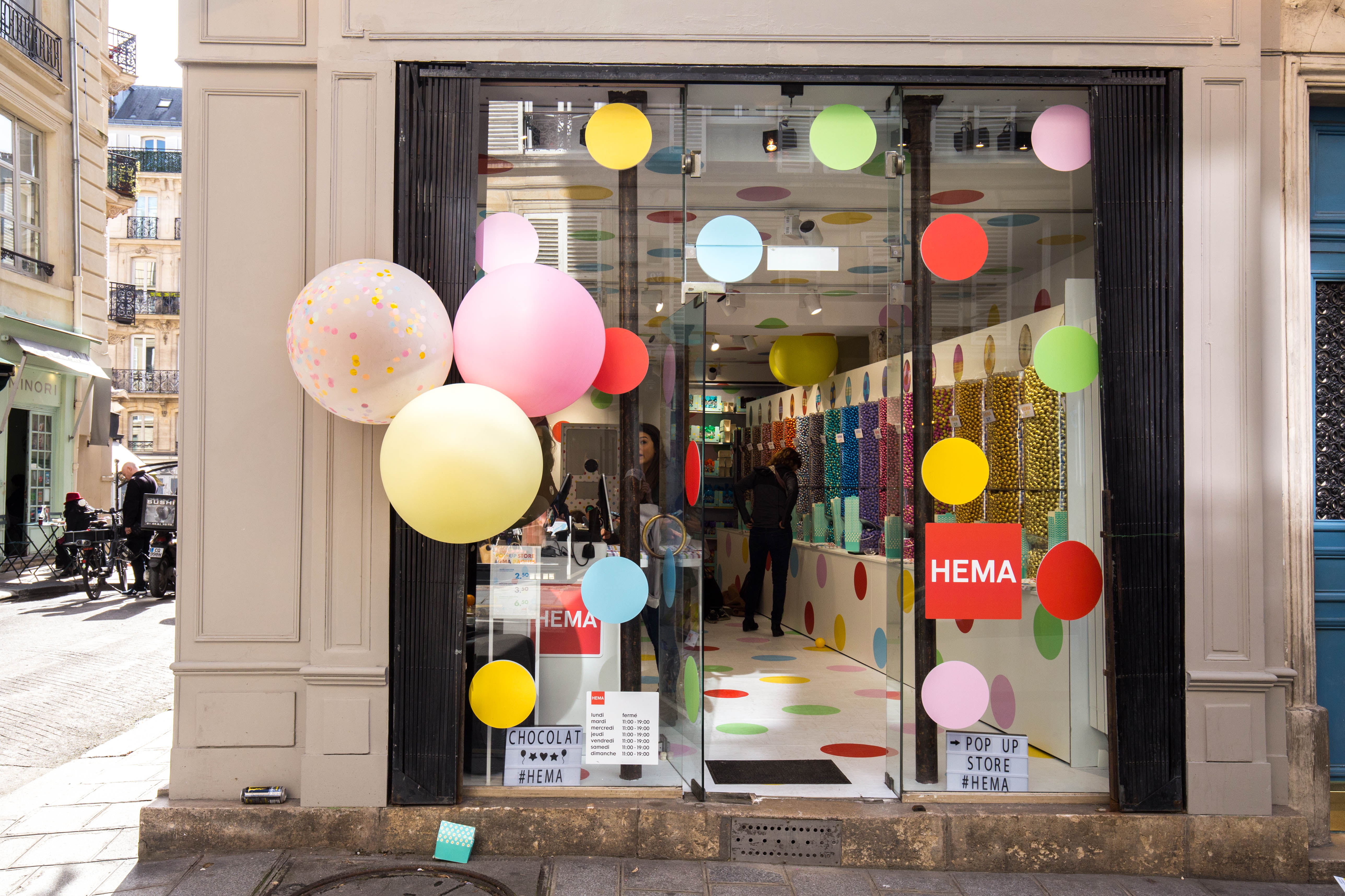 What is a pop-up shop?  Definition, history, benefits, costs
