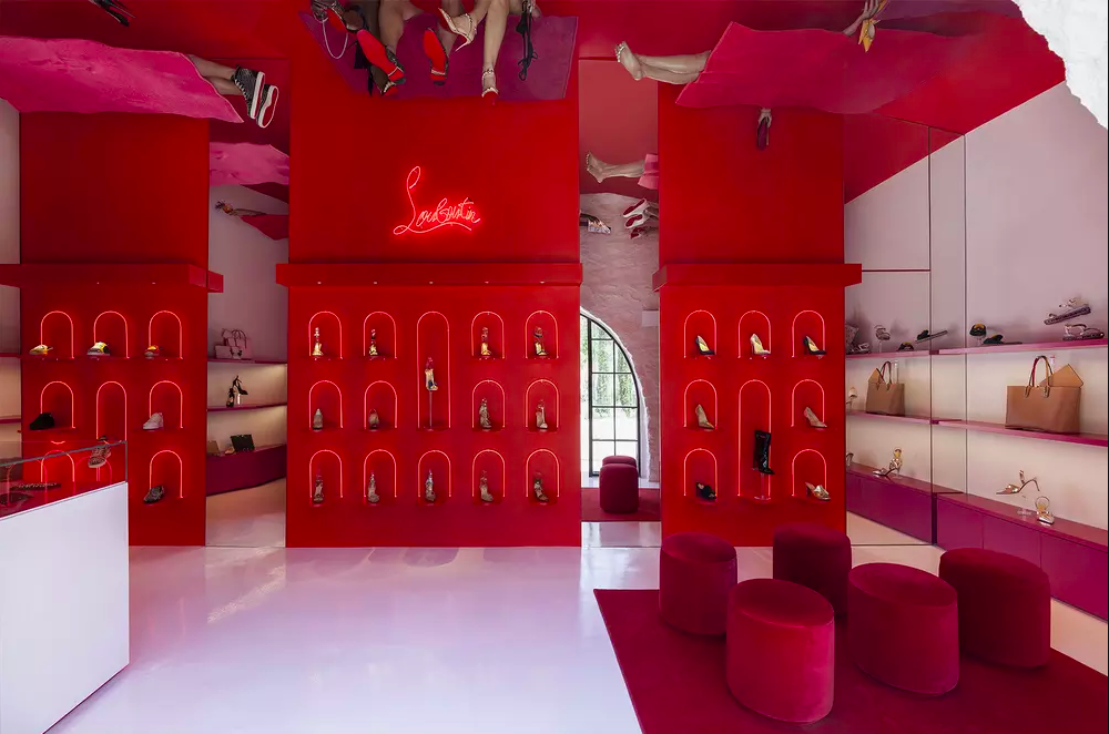 Louis Vuitton pop up in Mykonos! 😍😍😍 #ericasgirlyworld #luxuryshop